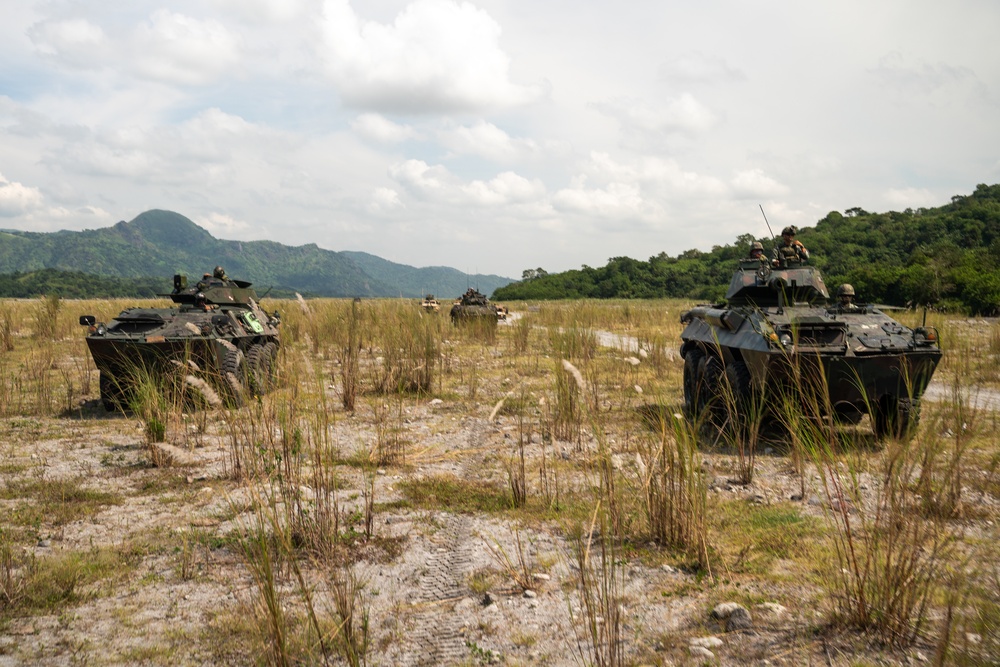 Philippine and U.S. Marines participate in a combined arms live-fire event during KAMANDAG 6