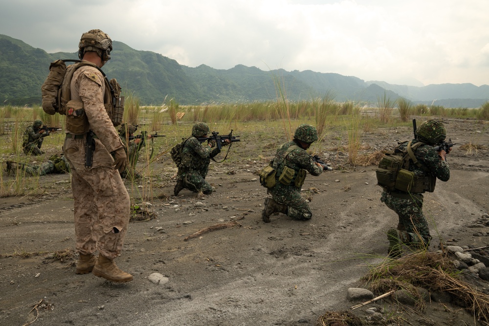 Philippine and U.S. Marines participate in a combined arms live-fire event during KAMANDAG 6
