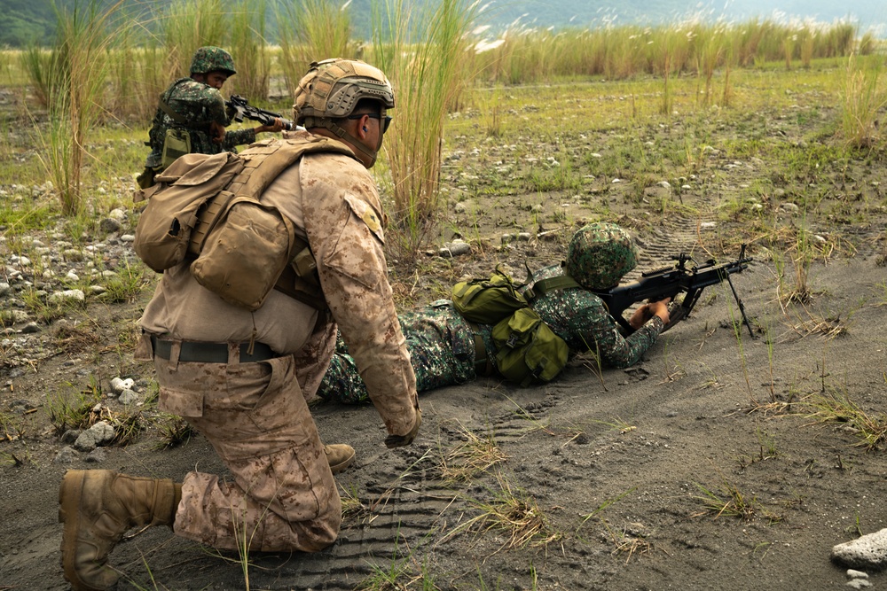 Philippine and U.S. Marines participate in a combined arms live-fire event during KAMANDAG 6