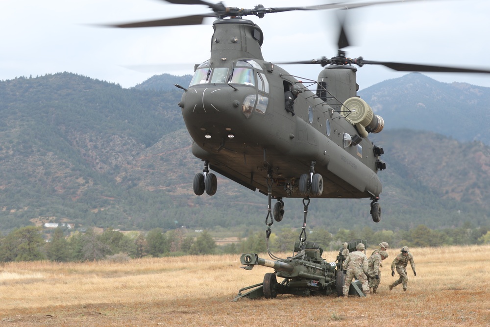 Ivy Soldiers conduct M777 sling load operations