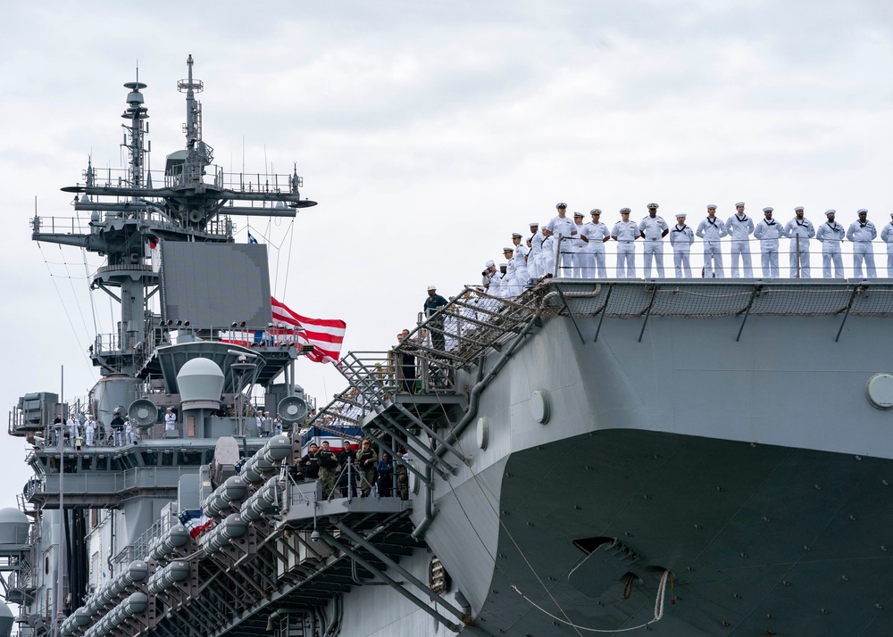 USS Kearsarge returns from deployment