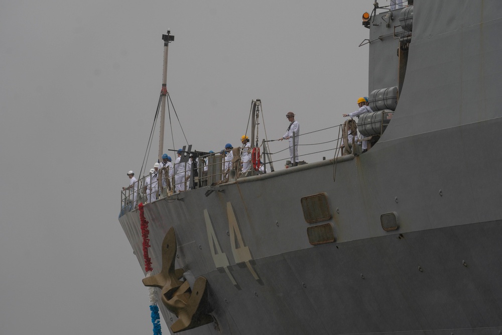 USS Gunston Hall Returns after Deployment with Kearsarge ARG