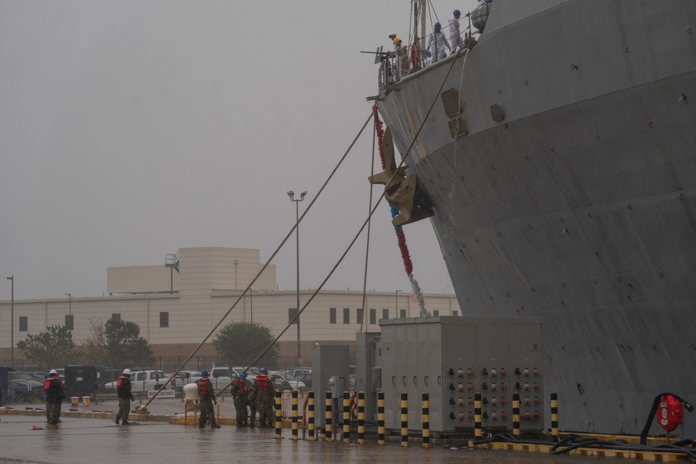 USS Gunston Hall Returns after Deployment with Kearsarge ARG