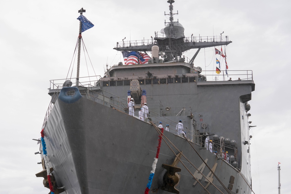 USS Gunston Hall Returns after Deployment with Kearsarge ARG