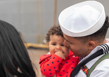 USS Gunston Hall Returns after Deployment with Kearsarge ARG
