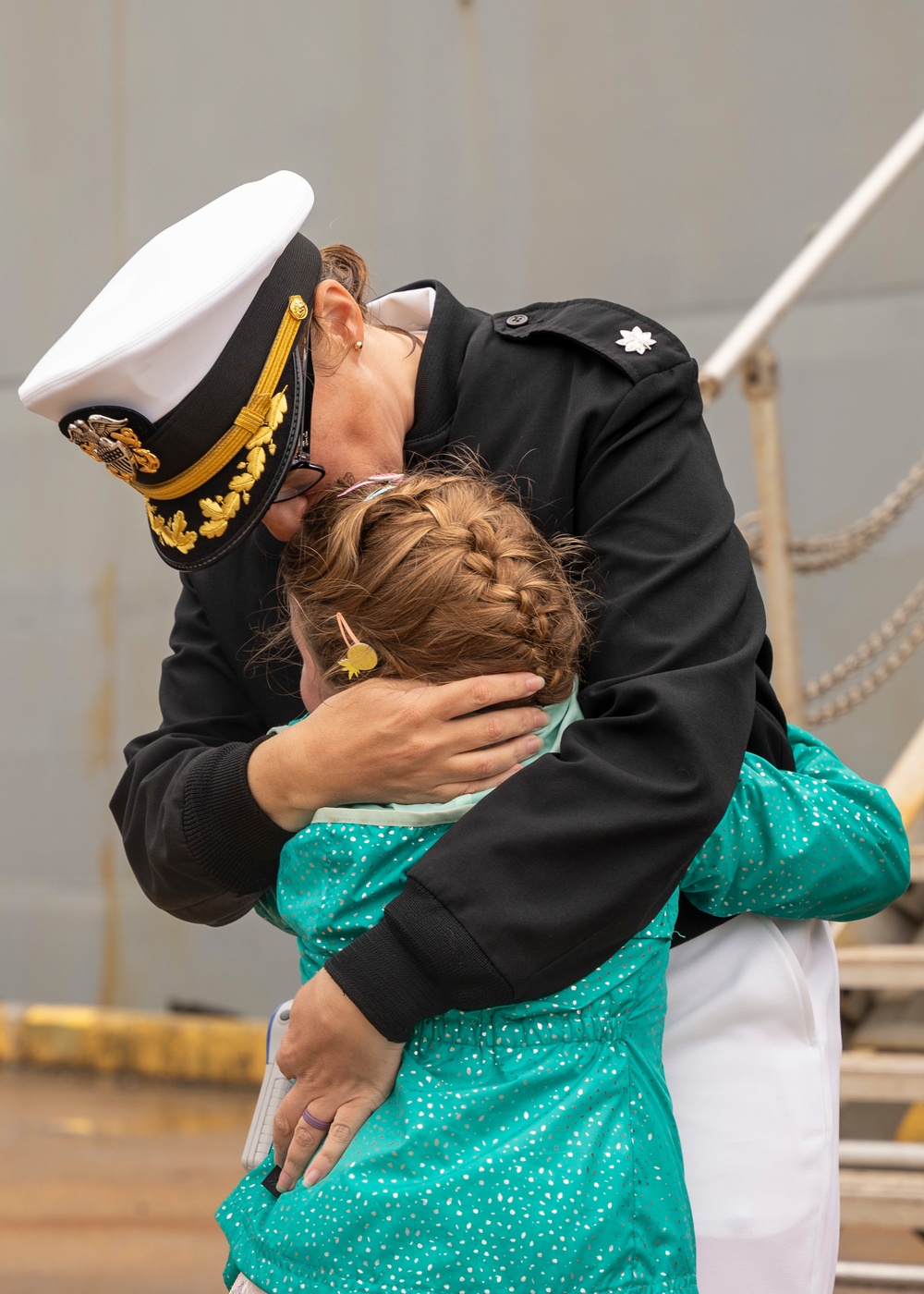 USS Gunston Hall Returns after Deployment with Kearsarge ARG