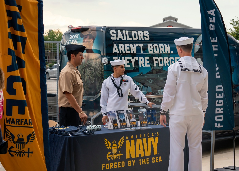 DVIDS - Images - Navy Talent Acquisition Group San Antonio Supports  Military Appreciation Football Game and Conducts Halftime Swear-In Ceremony  [Image 6 of 12]