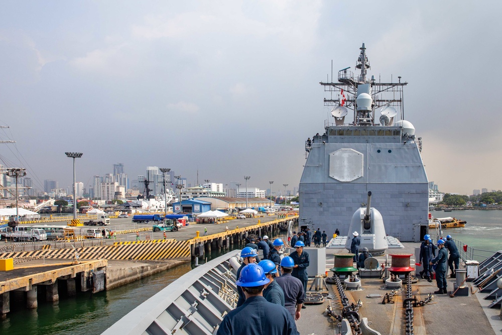 USS Chancellorsville Conducts Manila Port Visit