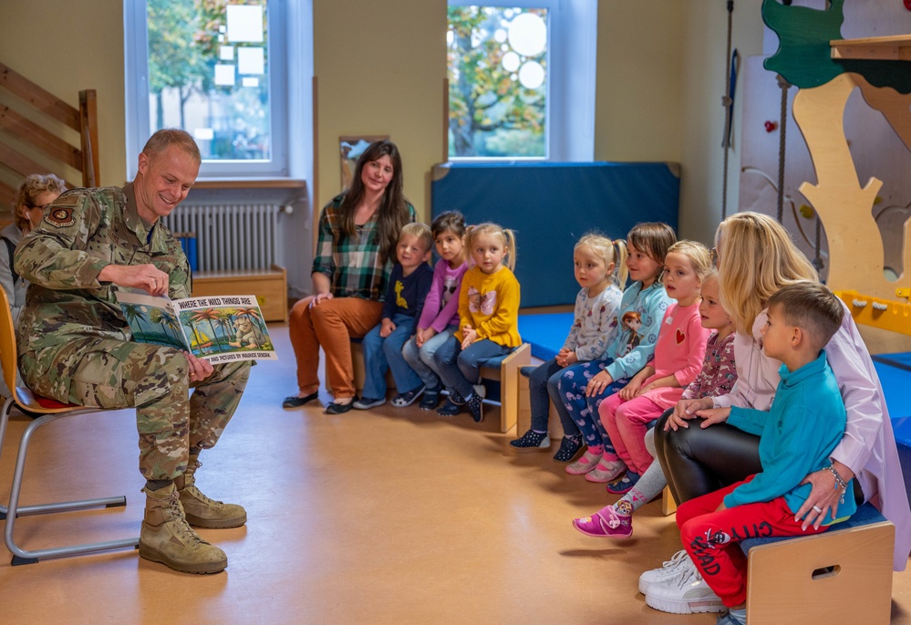 Reading program connects Team Ramstein with local kindergarten