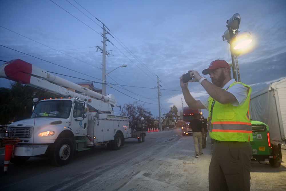 USACE coordinates Fort Myers Beach, Florida, disaster response activities with FEMA, state and local emergency management officials