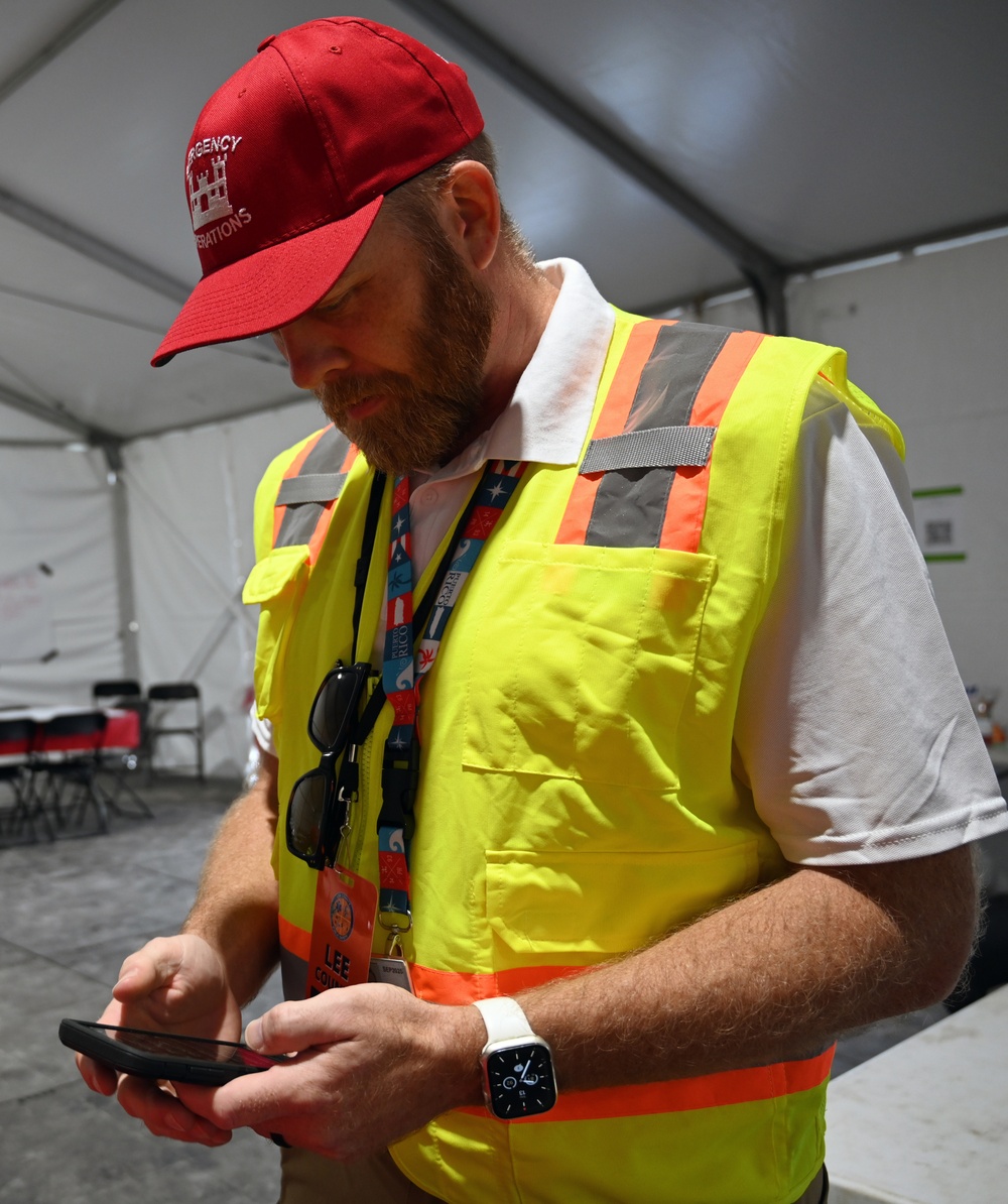 USACE coordinates Fort Myers Beach, Florida, disaster response activities with FEMA, state and local emergency management officials