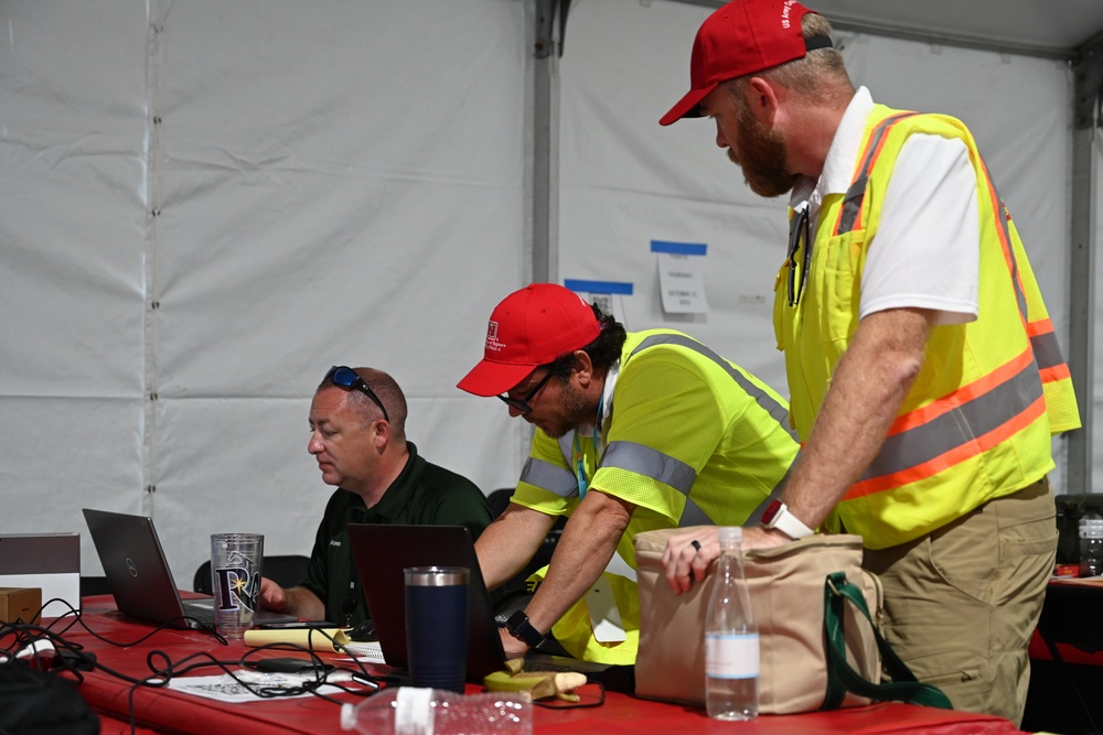 USACE coordinates Fort Myers Beach, Florida, disaster response activities with FEMA, state and local emergency management officials