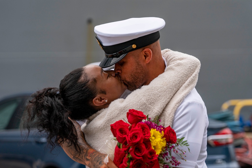 USS Kearsarge returns to Naval Station Norfolk