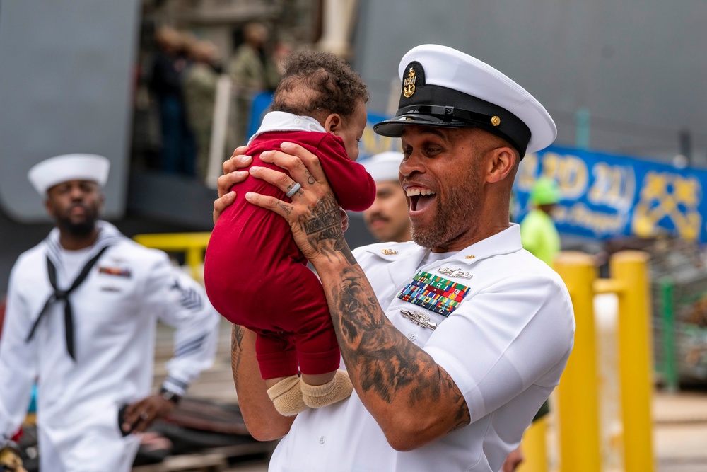 USS Kearsarge returns to Naval Station Norfolk