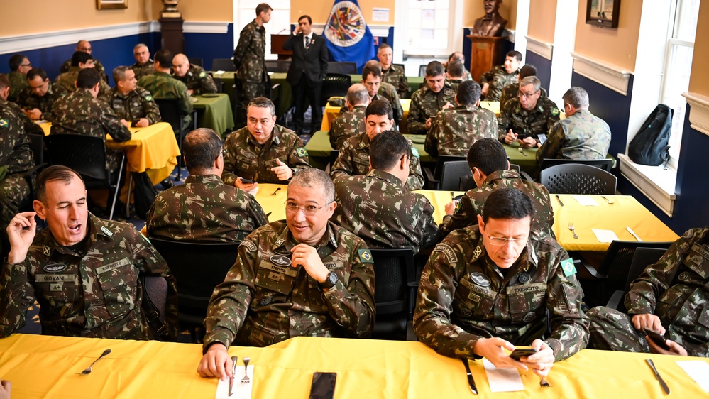 Brazilian Curso de Política, Estratégia e Alta Administração do Exército (CPEAEx) students visit IADC