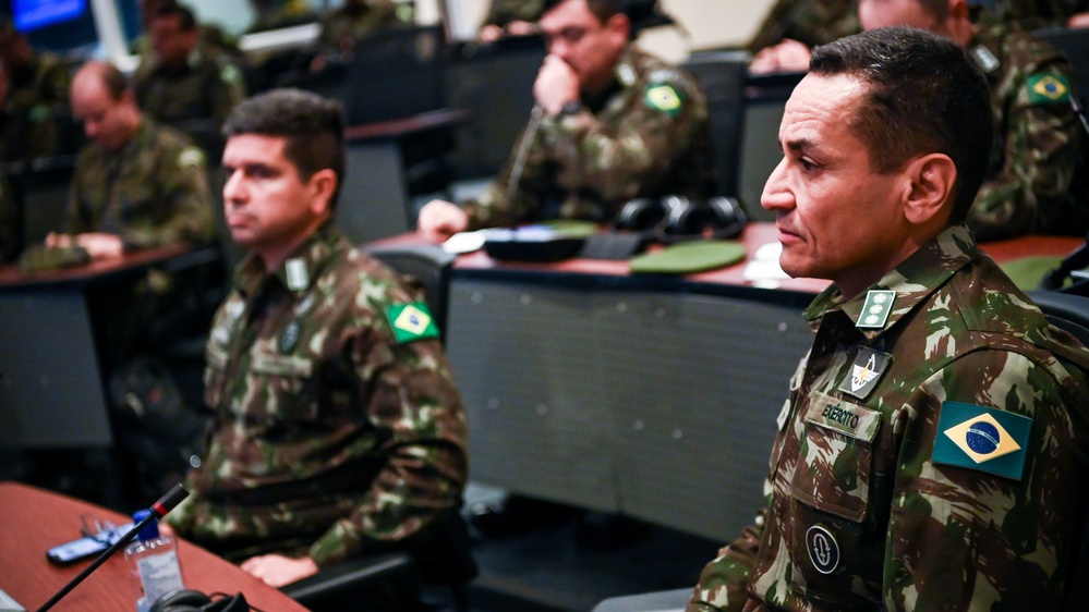 Brazilian Curso de Política, Estratégia e Alta Administração do Exército (CPEAEx) students visit IADC