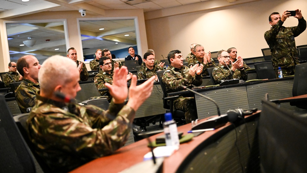 Brazilian Curso de Política, Estratégia e Alta Administração do Exército (CPEAEx) students visit IADC