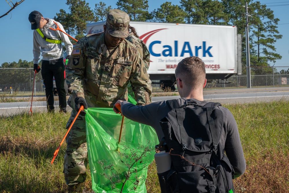 U.S. Army Central Soldiers and Civilians help clean-up the Sumter community