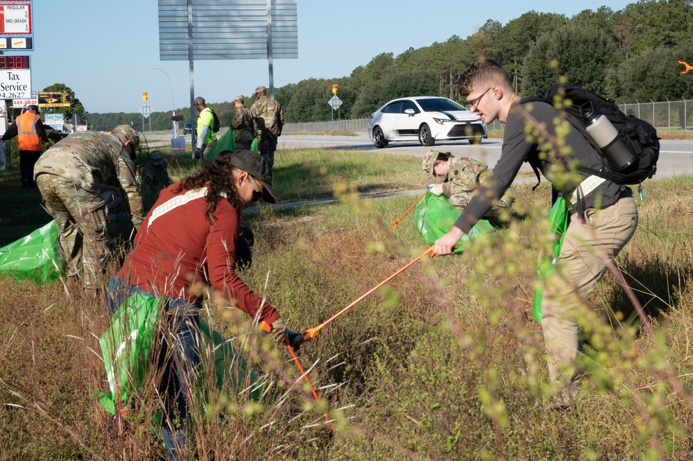 U.S. Army Central Soldiers and Civilians help clean-up the Sumter community
