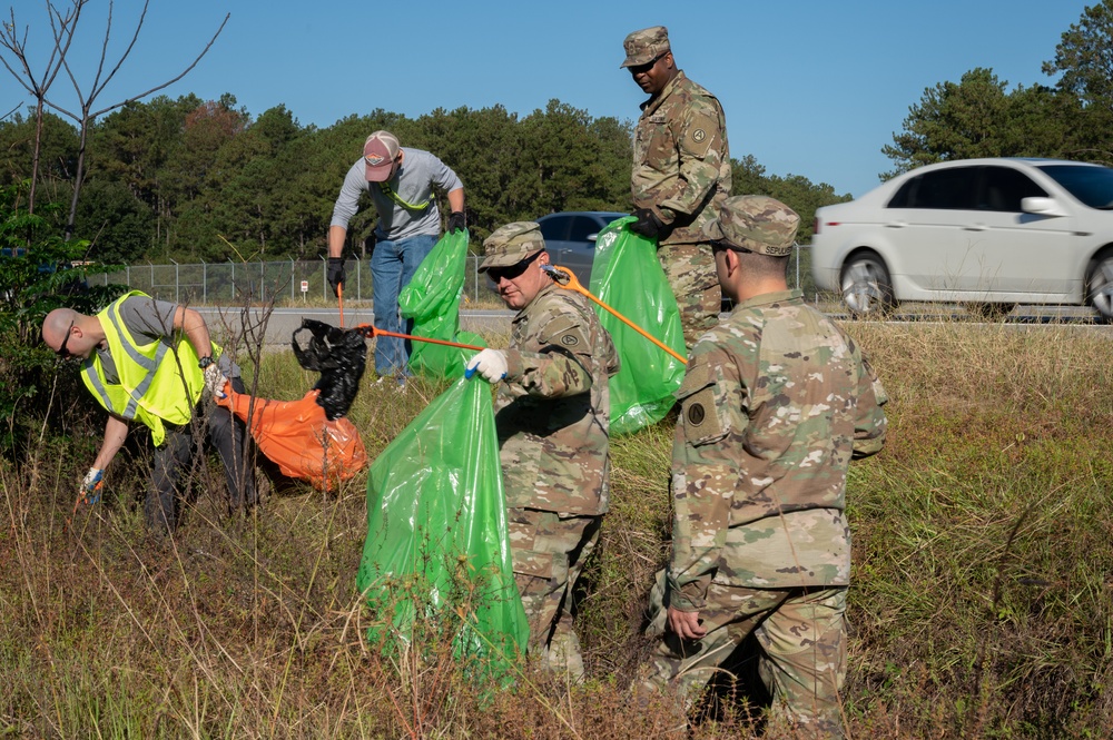 U.S. Army Central Soldiers and Civilians help clean-up the Sumter community