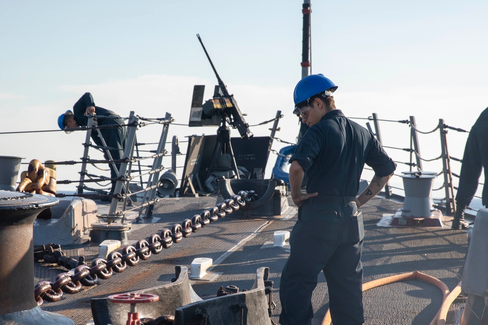 USS Farragut (DDG 99) Departs Piraeus, Greece