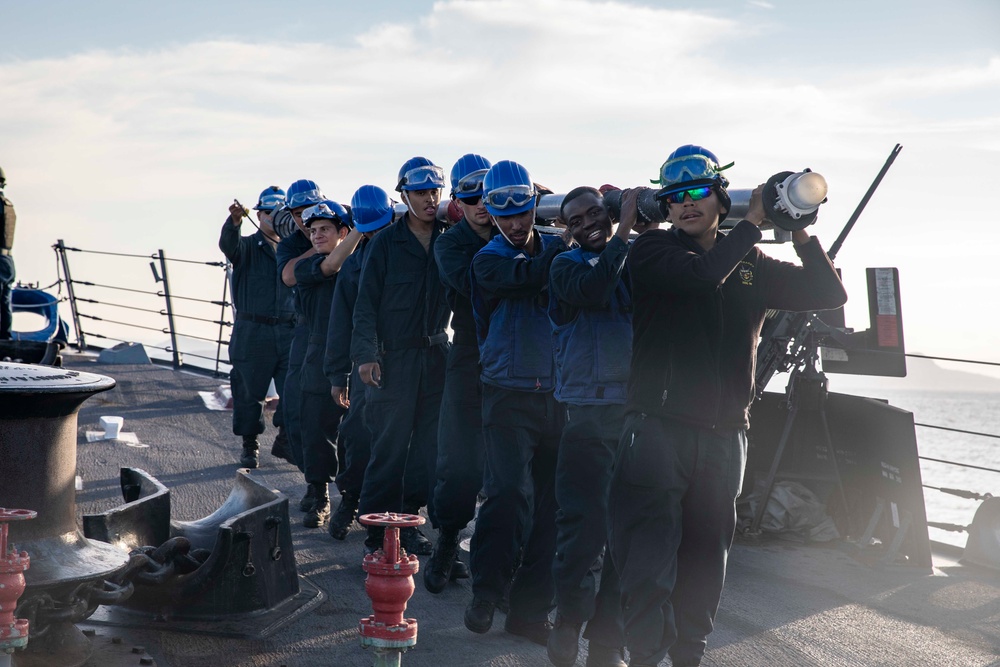 USS Farragut (DDG 99) Departs Piraeus, Greece