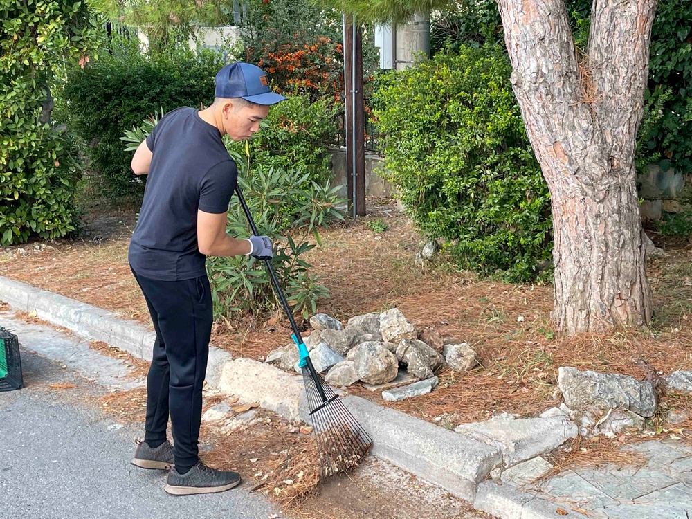 USS Farragut (DDG 99) Sailors Volunteer in Athens, Greece