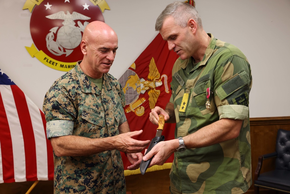 Chief of the Norwegian Army Visits II MEF