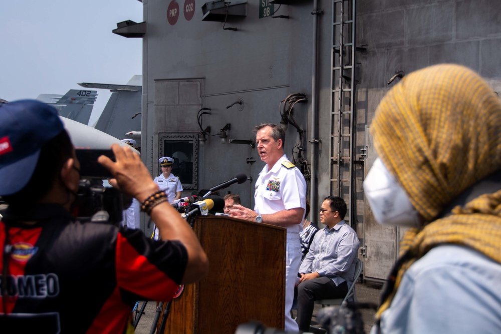 USS Ronald Reagan (CVN 76) hosts U.S. Ambassador to the Philippines