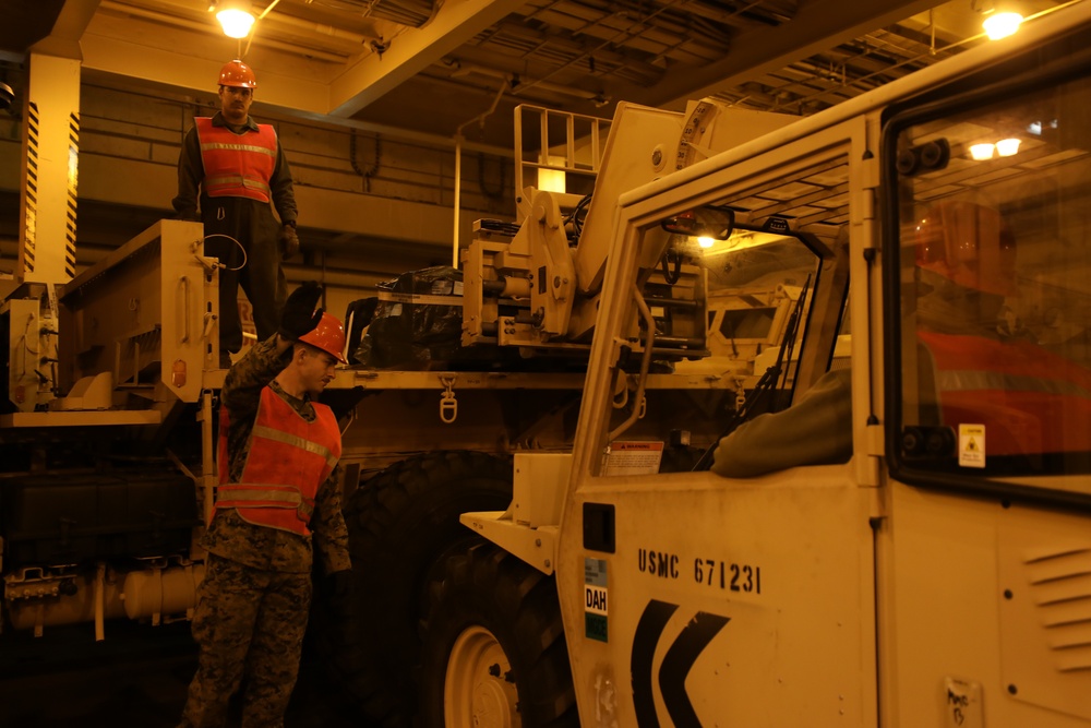 Resolute Dragon 22 | Marines and Sailors on USNS Dahl Execute Maritime Pre-positioning Force Offload Efforts