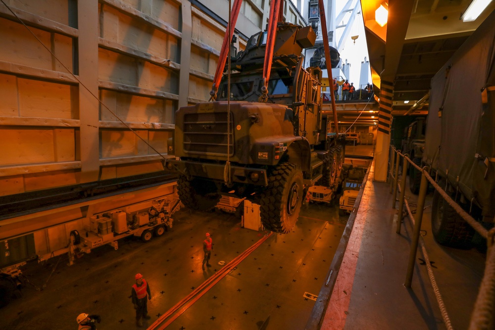 Resolute Dragon 22 | Marines and Sailors on USNS Dahl Execute Maritime Pre-positioning Force Offload Efforts