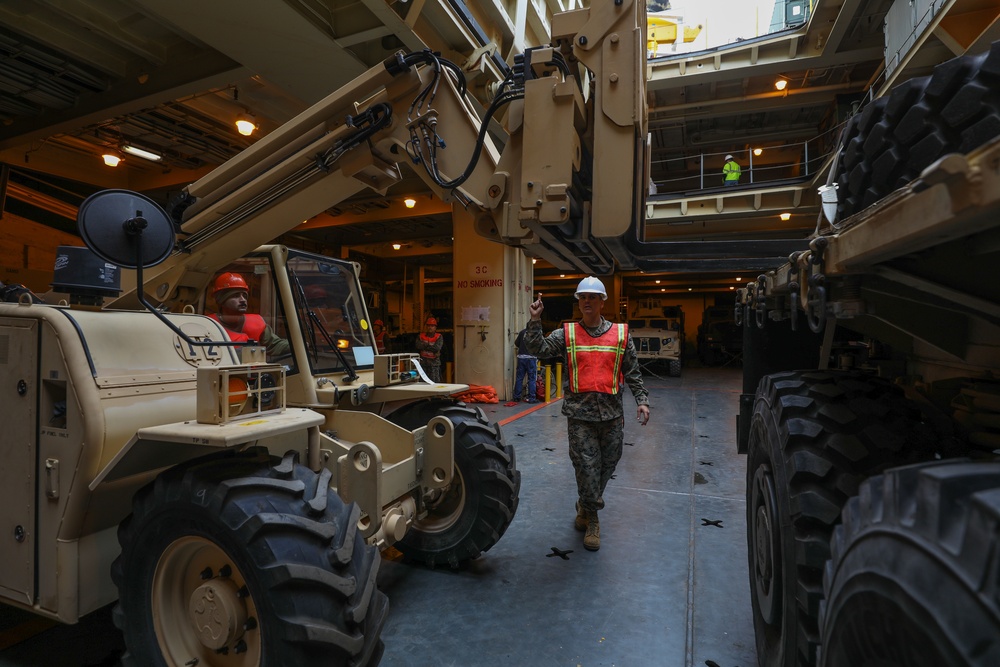 Resolute Dragon 22 | Marines and Sailors on USNS Dahl Execute Maritime Pre-positioning Force Offload Efforts