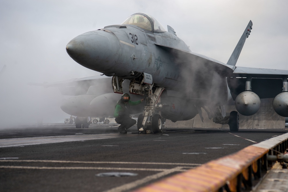 F/A-18E Taxis Into Place