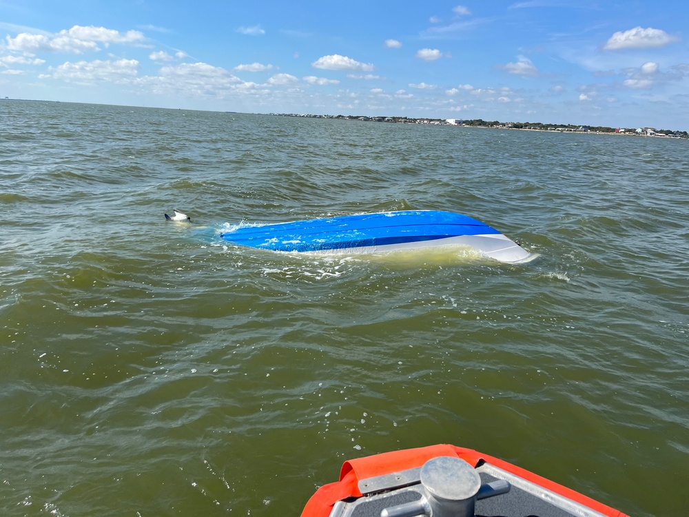 Coast Guard rescues 4 from capsized boat in Galveston Bay, Texas