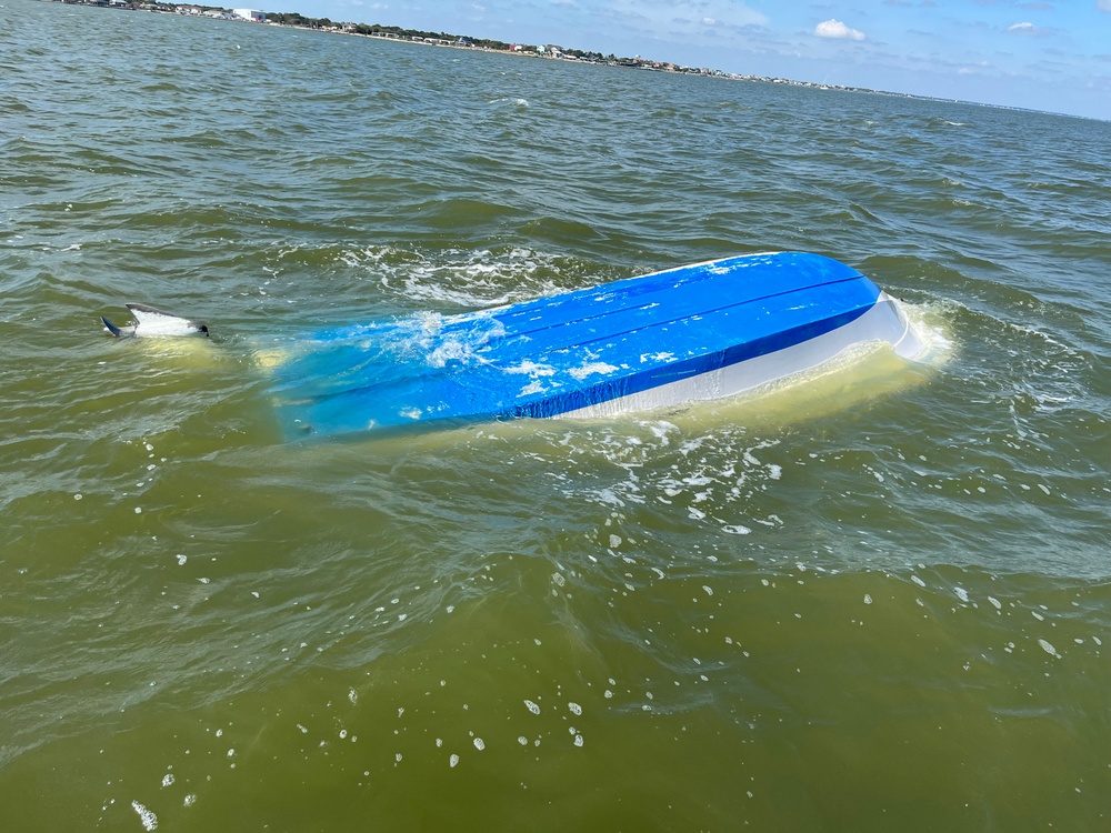 Coast Guard rescues 4 from capsized boat in Galveston Bay, Texas