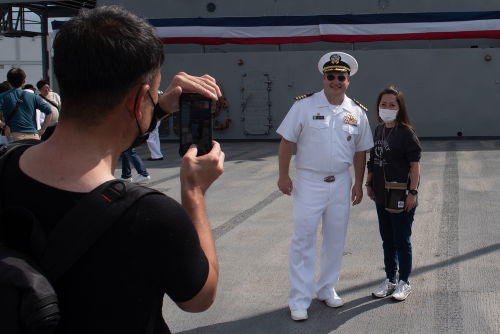 USS Blue Ridge Participates in Commander Fleet Activities Yokosuka’s Friendship Day Celebration