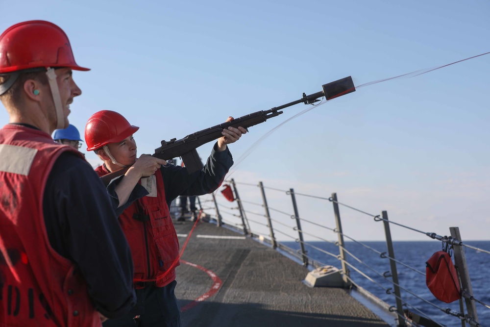 DVIDS - Images - USS McFaul Conducts RAS [Image 2 of 5]