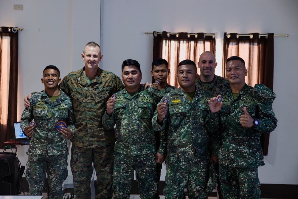 Philippine Marines give Siege of Marawi class to 11th MEU