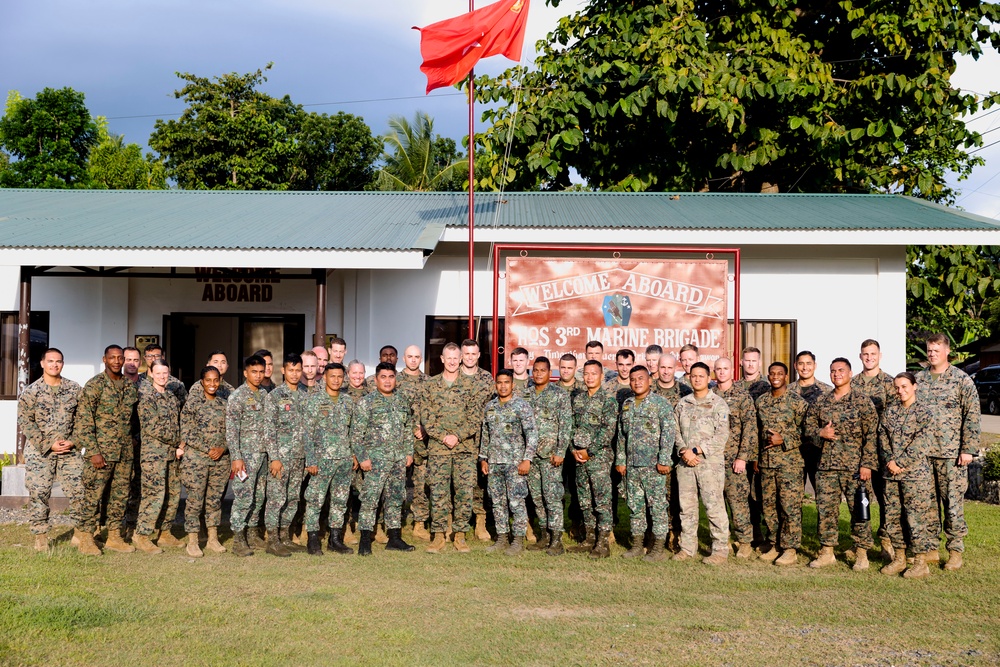 Philippine Marines give Siege of Marawi class to 11th MEU