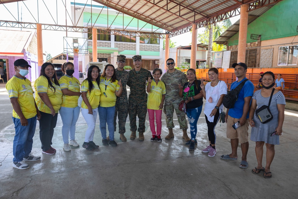 11th MEU conducts civil affairs engagement with Philippine daycares