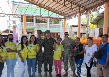 11th MEU conducts civil affairs engagement with Philippine daycares