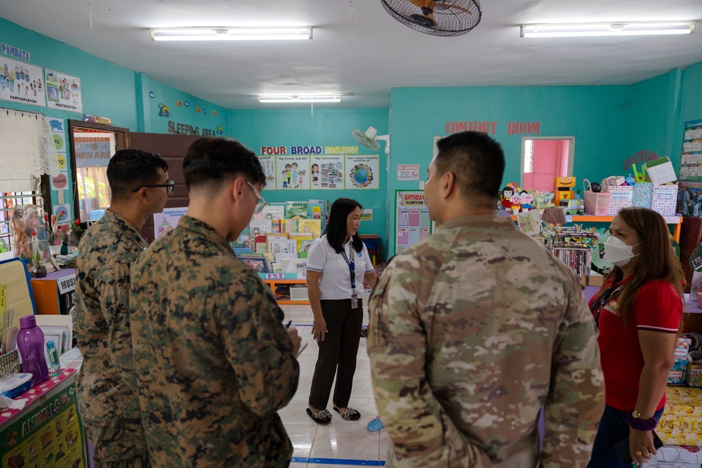 11th MEU conducts civil affairs engagement with Philippine daycares