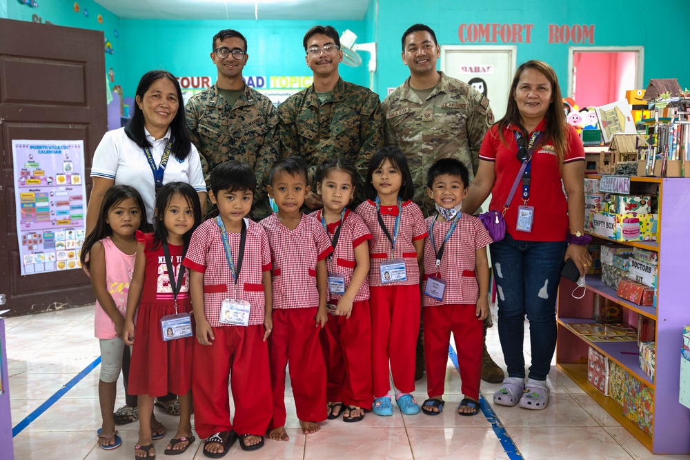 11th MEU conducts civil affairs engagement with Philippine daycares