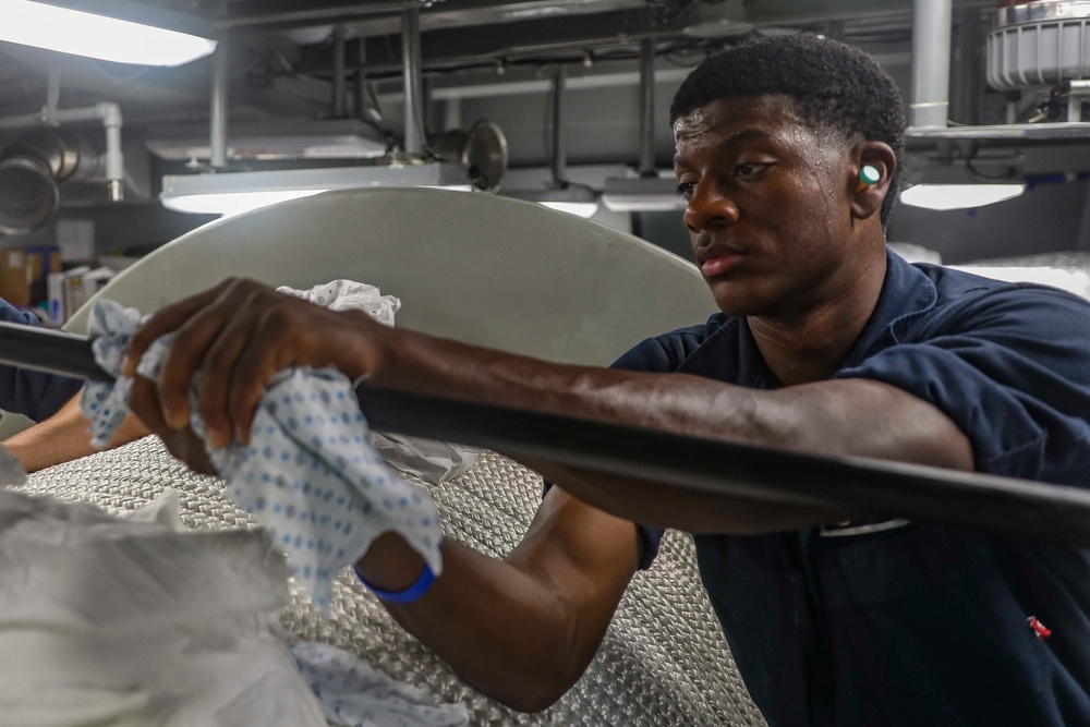 Sailors Retrieve MFTA Aboard USS Higgins