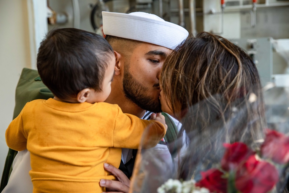 USS Arlington returns to Norfolk, Virginia after seven-month deployment