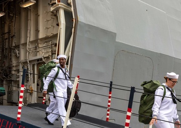 USS Arlington returns to Norfolk, Virginia after seven-month deployment
