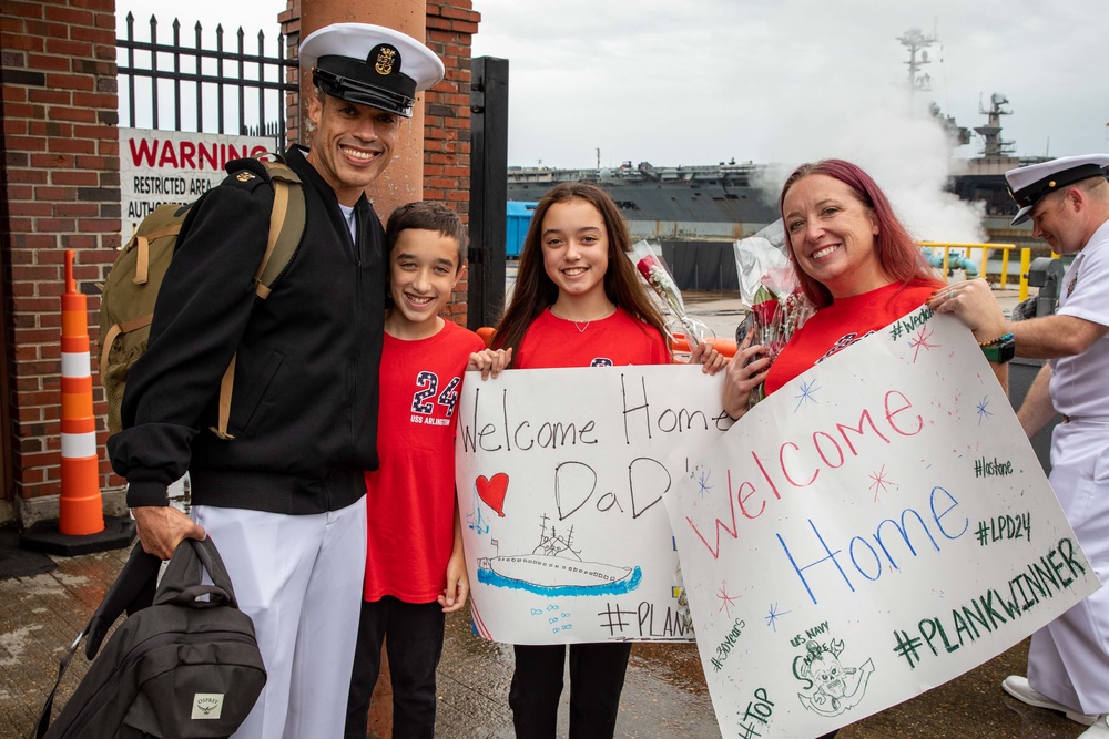 USS Arlington returns to Norfolk, Virginia after seven-month deployment