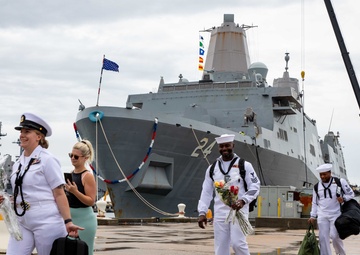 USS Arlington returns to Norfolk, Virginia after seven-month deployment
