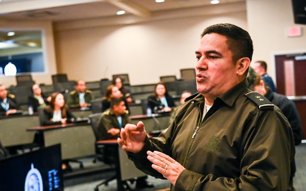 Honduraan CDN Visits the IADC