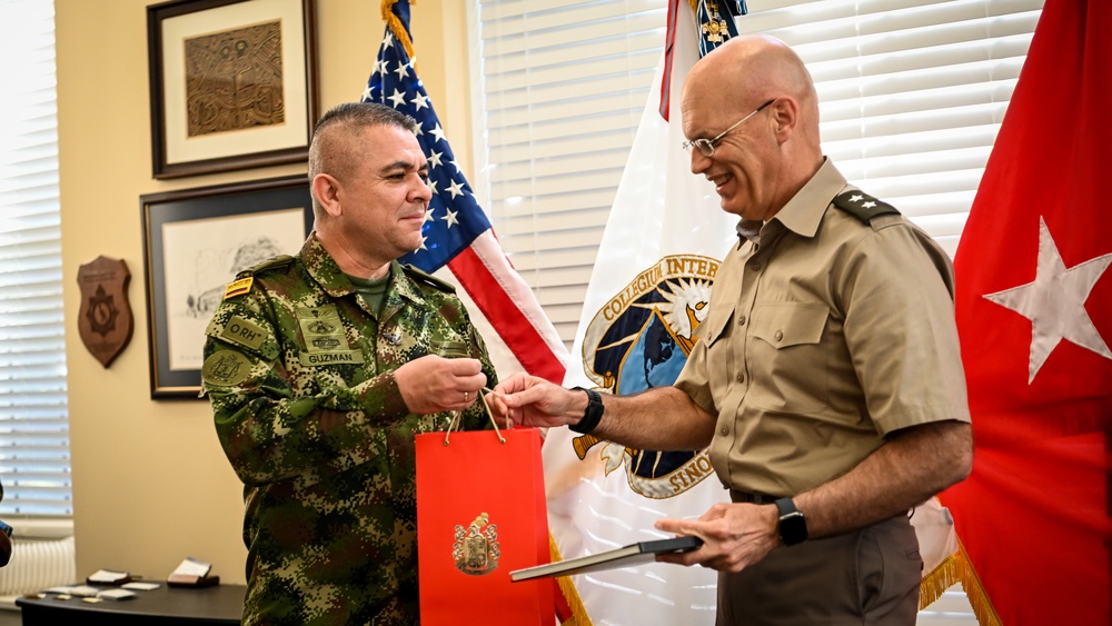 Colombian Defense Attache Visits the IADC